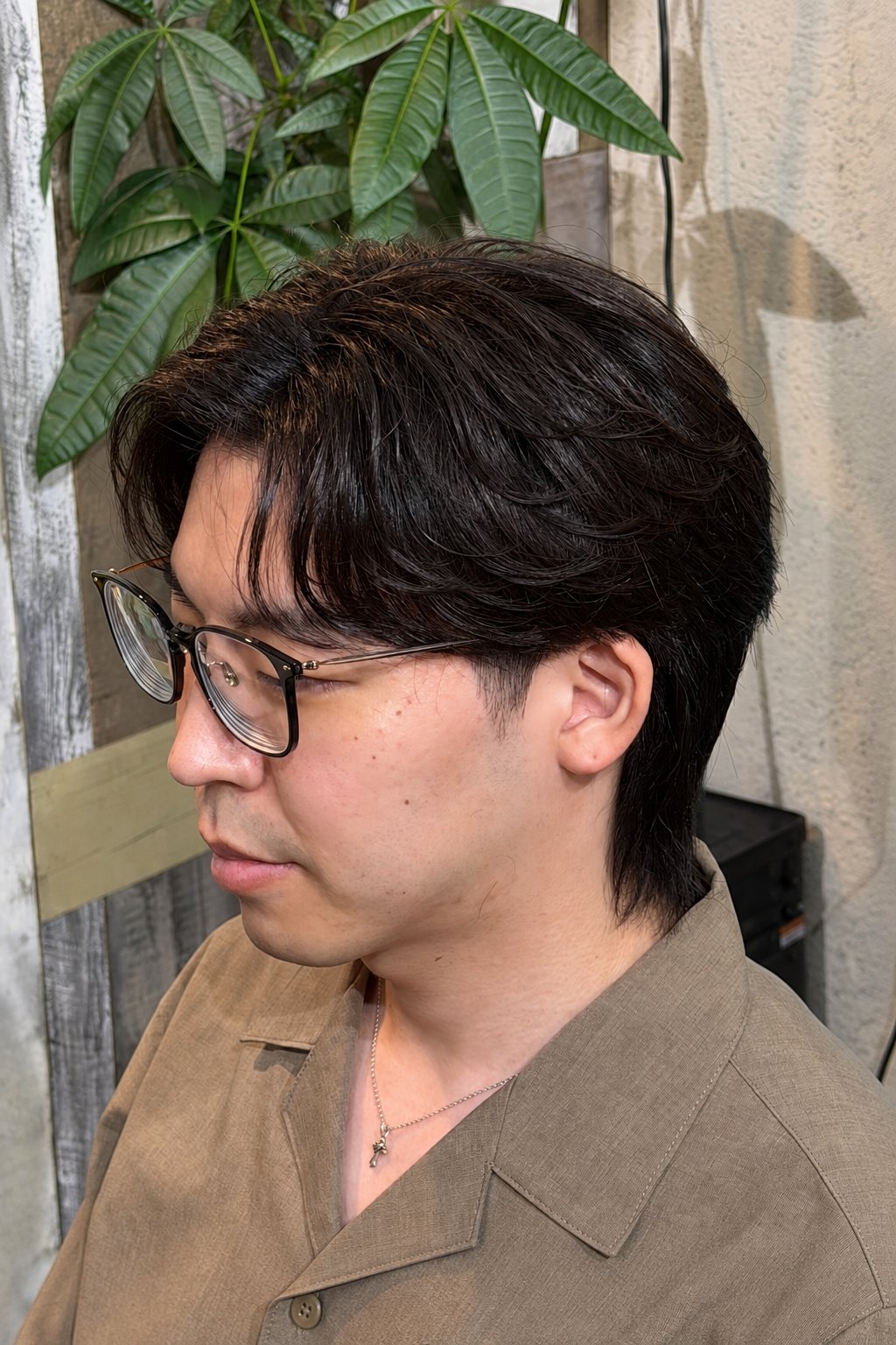 曲がるメンズ縮毛矯正の仕上がり。クセを抑えた自然な毛流れのスタイル